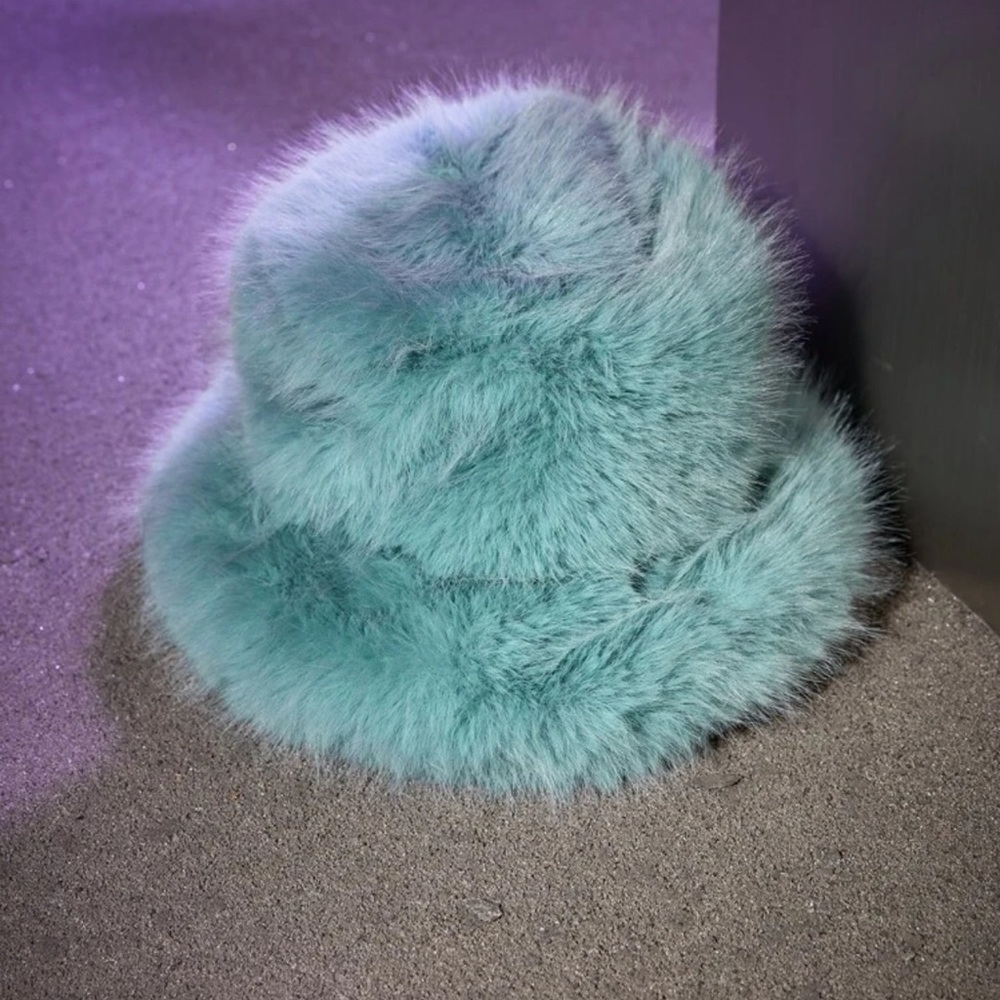 Blue Fuzzy Bucket Hat🦋 - Picture 3 of 4